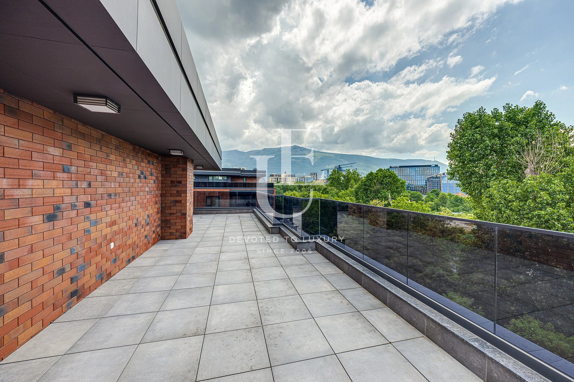 Penthouse for sale with unique views in a gated complex