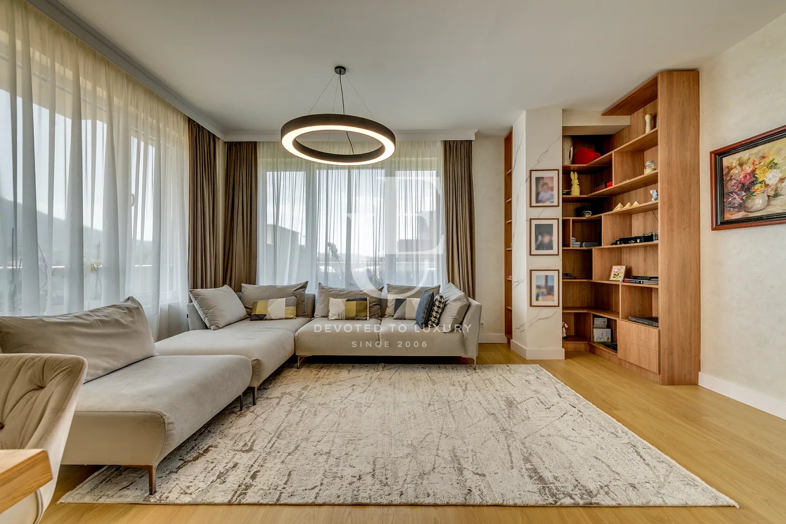 Penthouse for sale with wonderful views and a house feel