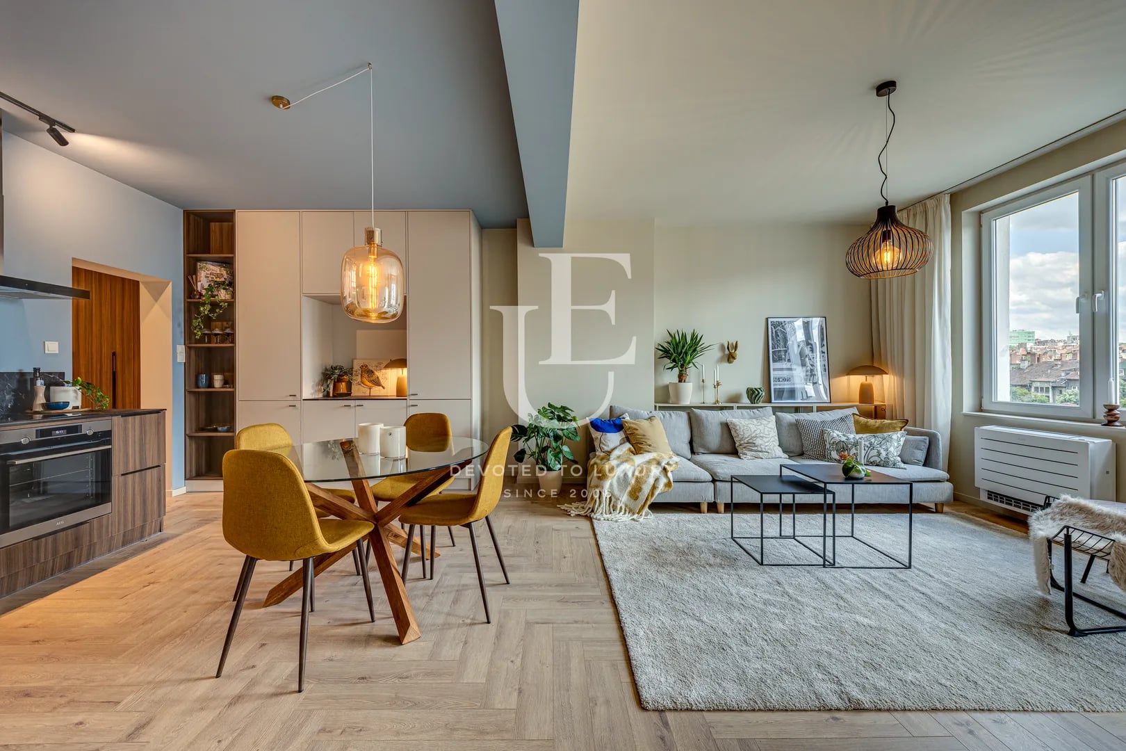 Stylish two-bedroom apartment with southern view of Zaimov Park