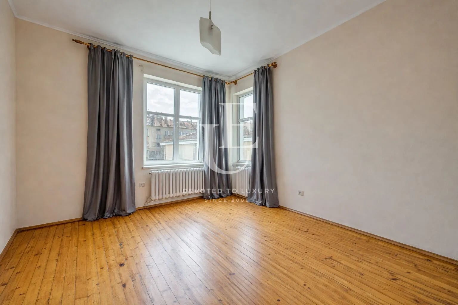 Spacious four-bedroom apartment in the ideal center