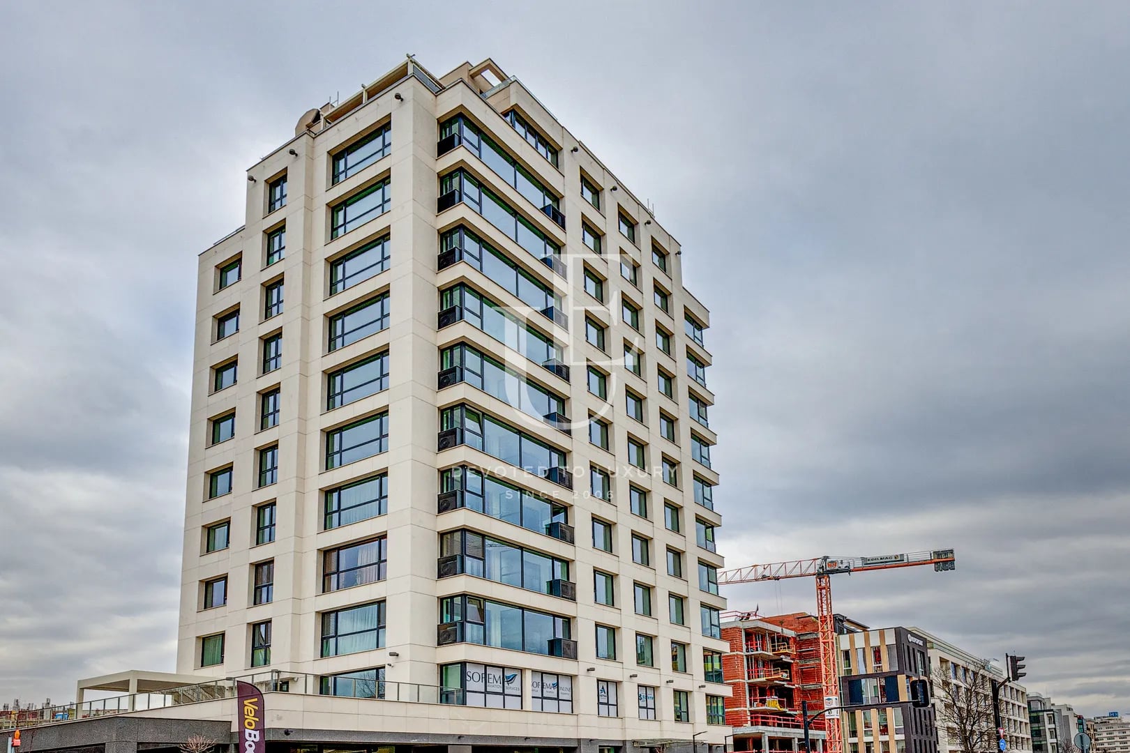 Просторен апартамент с гледка към Ловен Парк