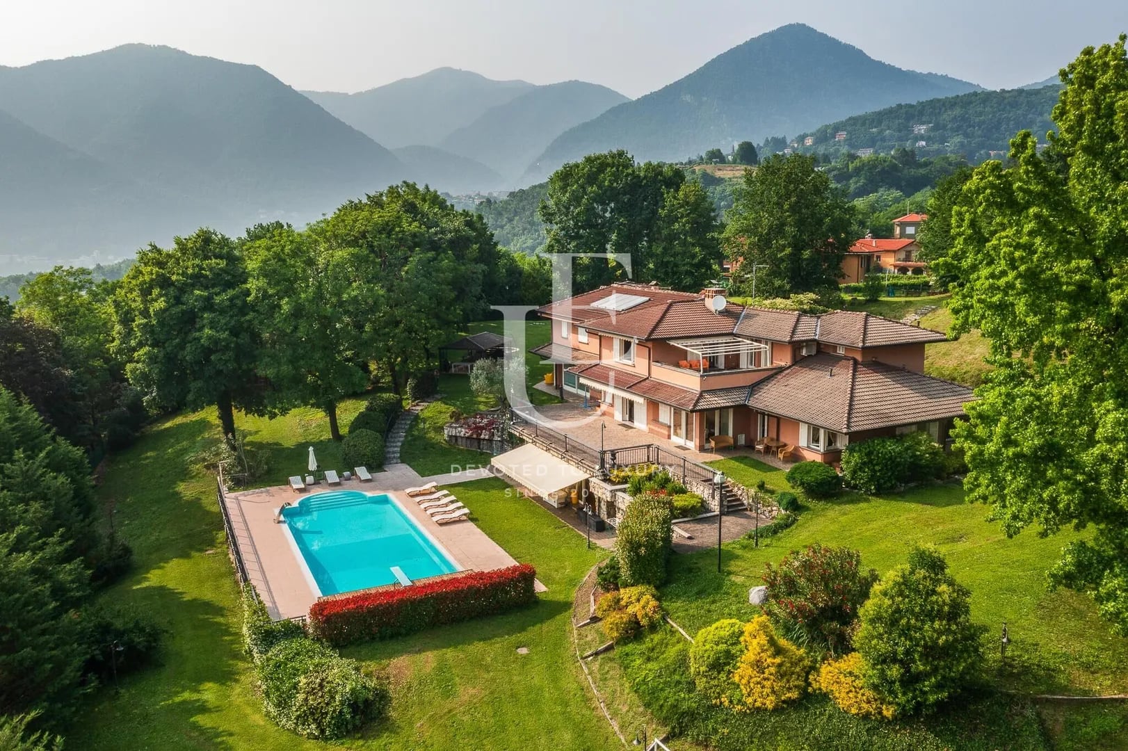 Впечатляваща вила с басейн на Лаго ди Комо