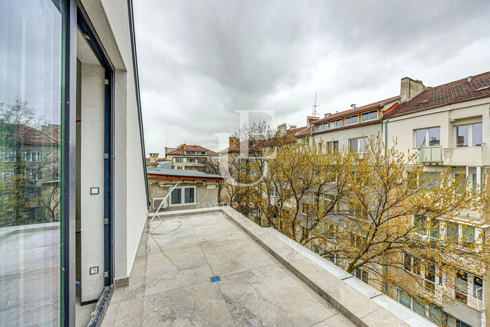Penthouse for sale in a new building meters from the NDK