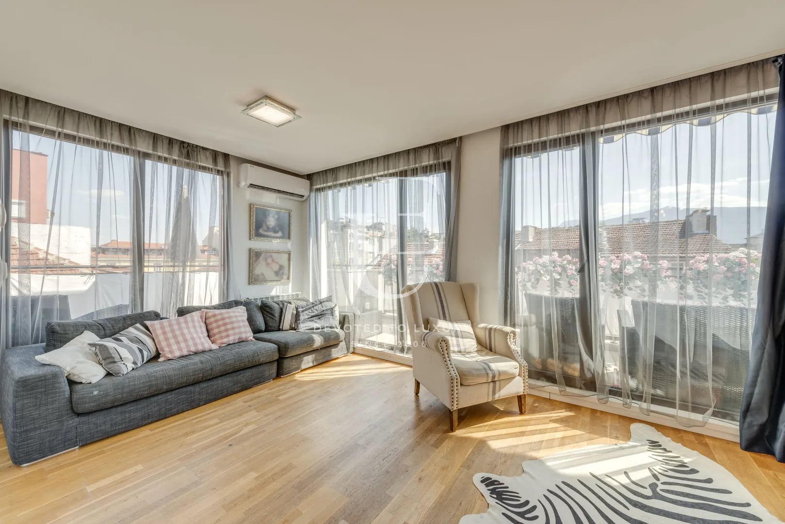 Penthouse with garage for sale in the center of Sofia