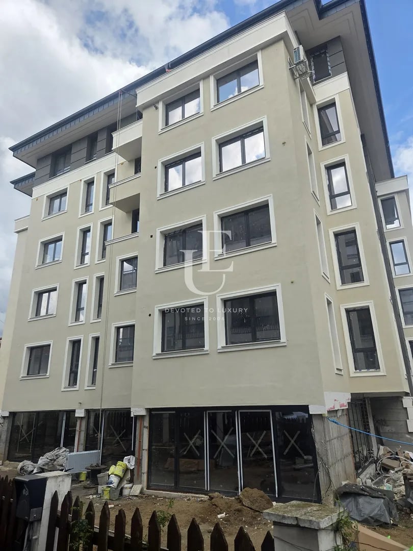 Panoramic four-bedroom apartment in a new boutique building