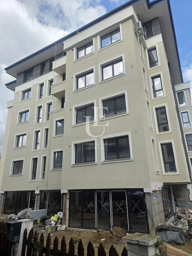 Panoramic four-bedroom apartment in a new boutique building