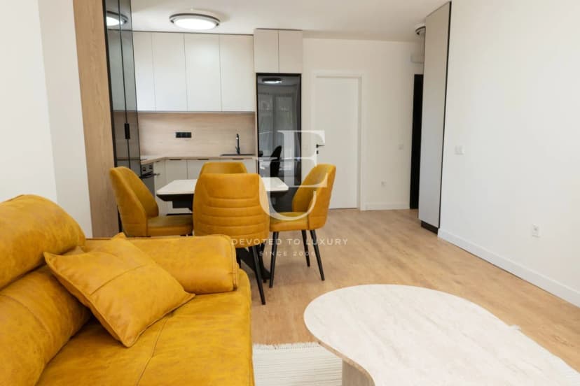 Brand-New One-Bedroom Apartment with Panoramic Lake View