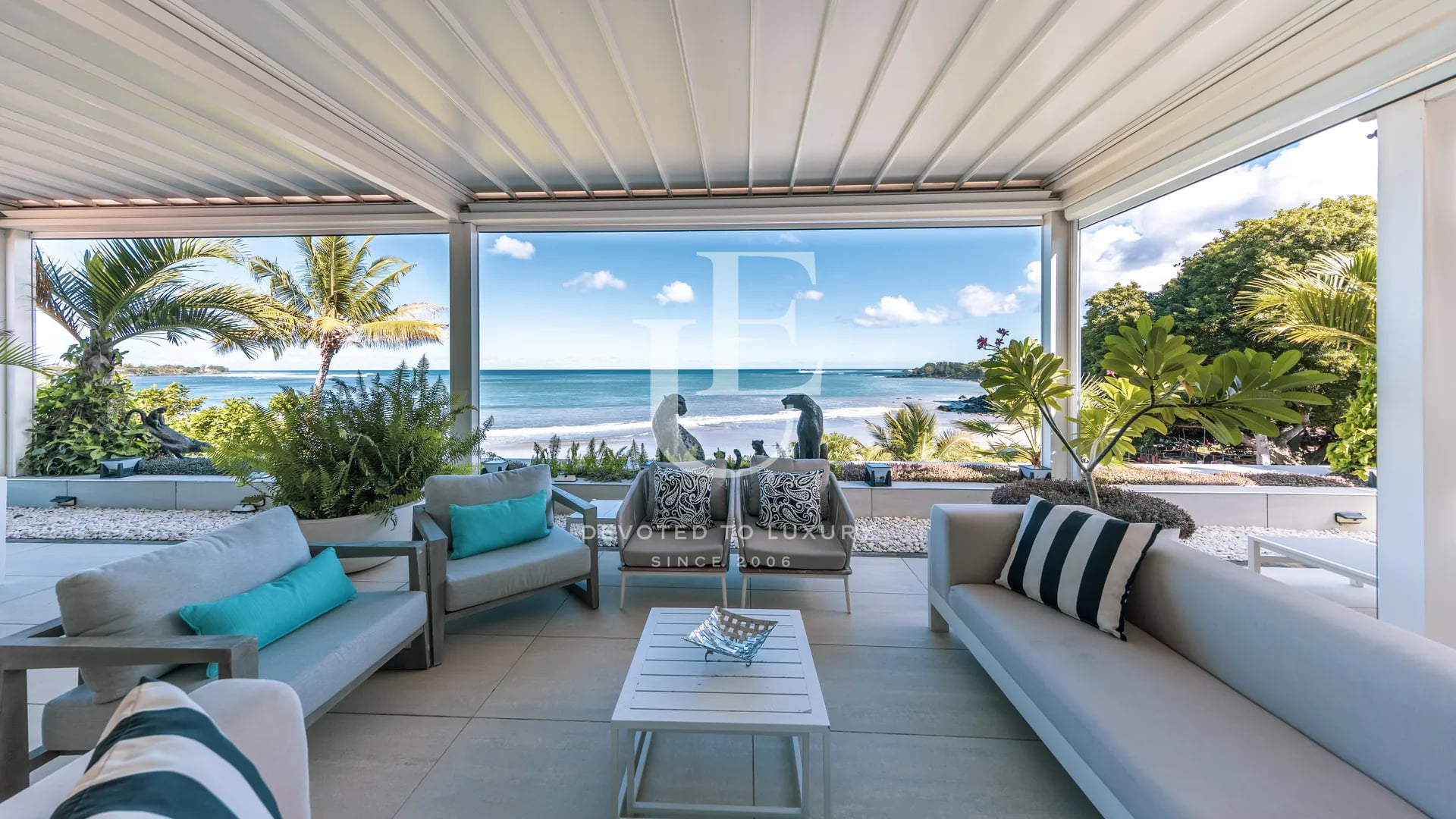 Luxury four-bedroom beachfront penthouse in Mauritius