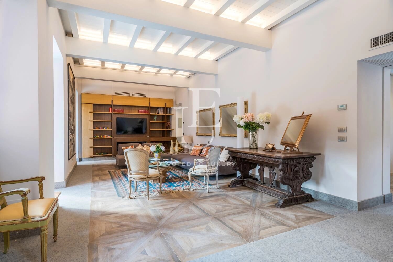 Renovated townhouse with elevator steps away from Piazza Trilussa