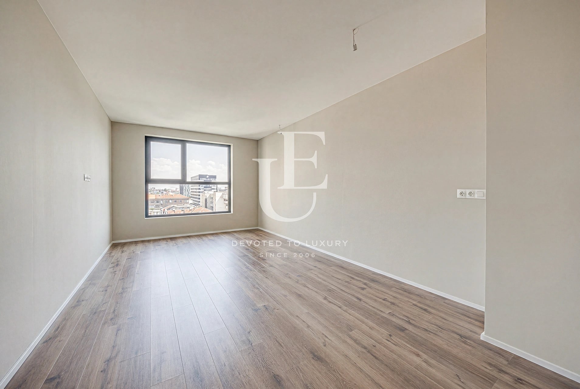 Nice one-room apartment for sale in a new, modern building in the center