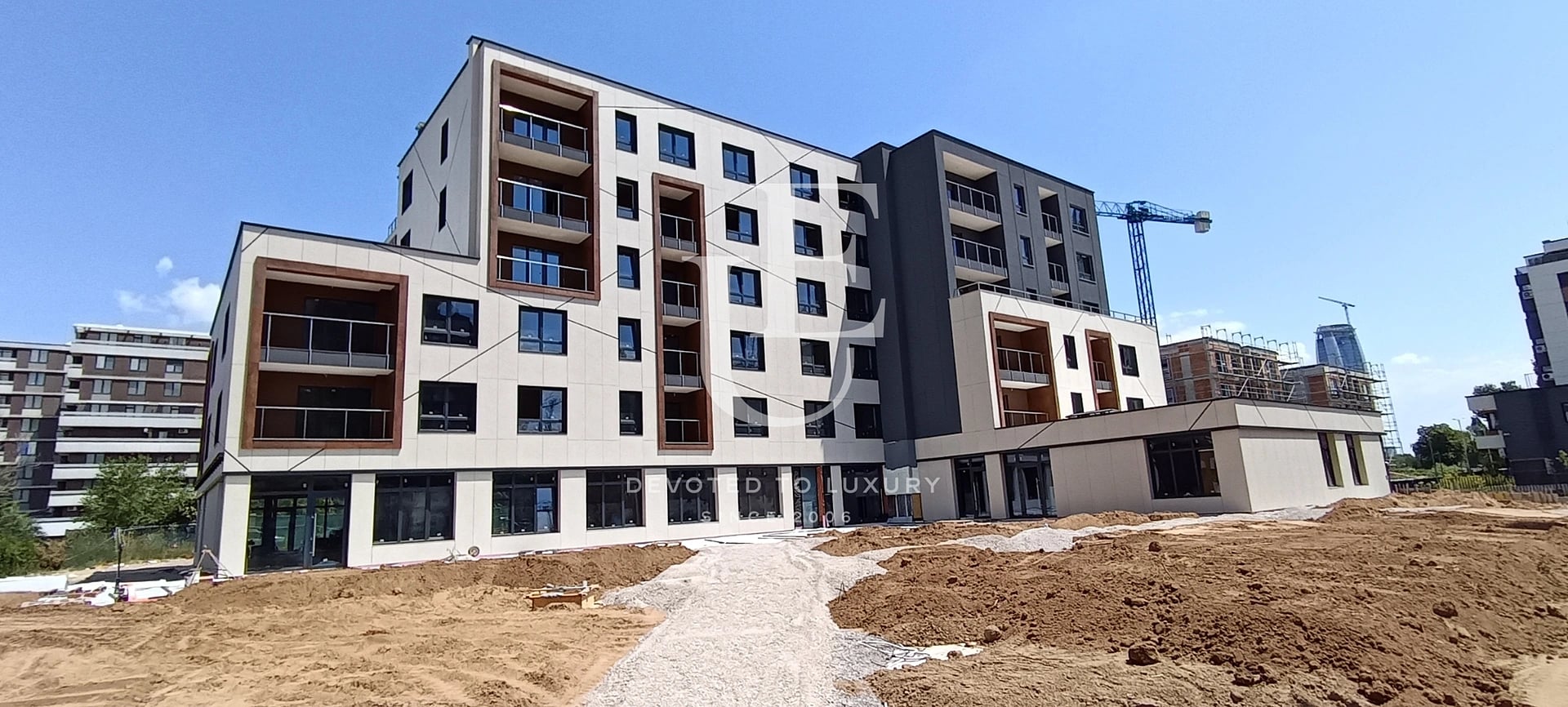 Южен тристаен апартамент за продажба в нова сграда, на метри от метростанция в Младост-3, София