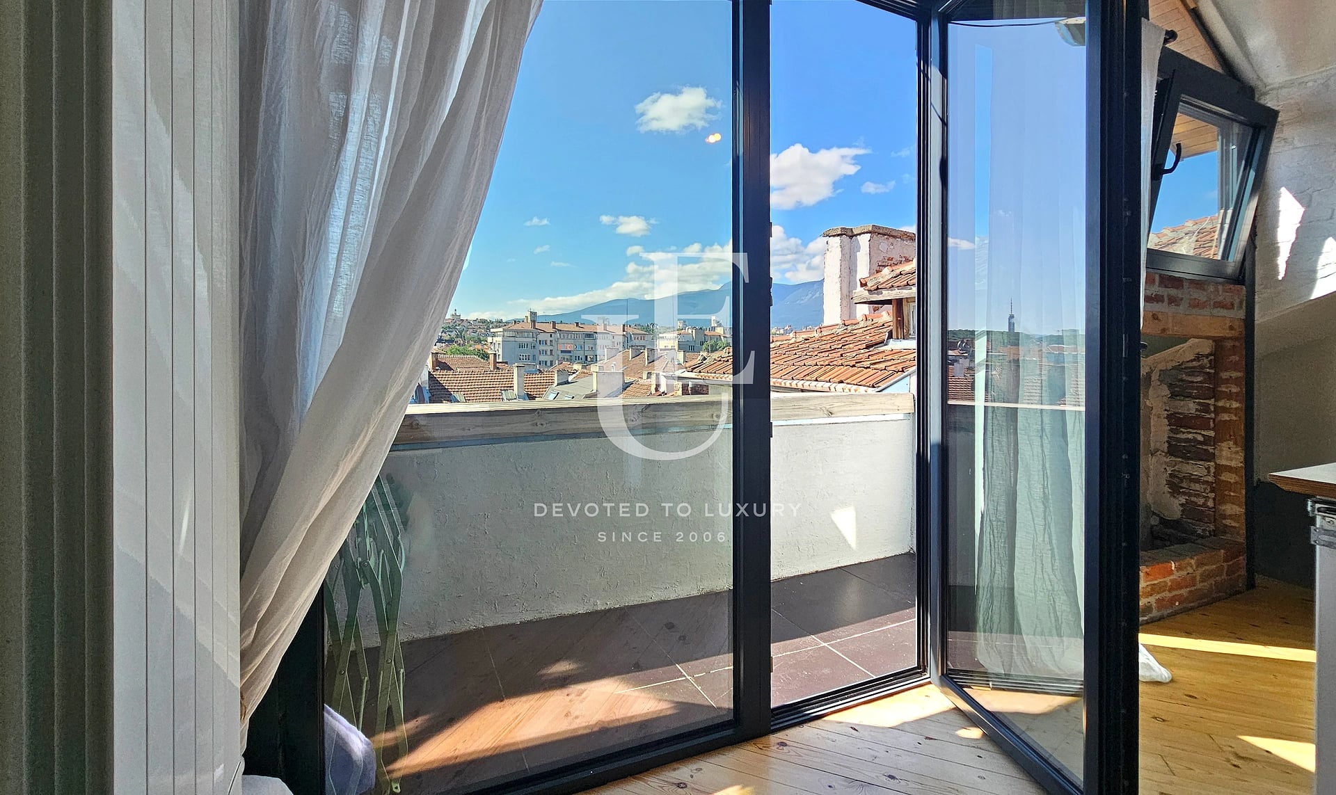 Artistic one-bedroom apartment with panoramic views on Vasil Levski Boulevard