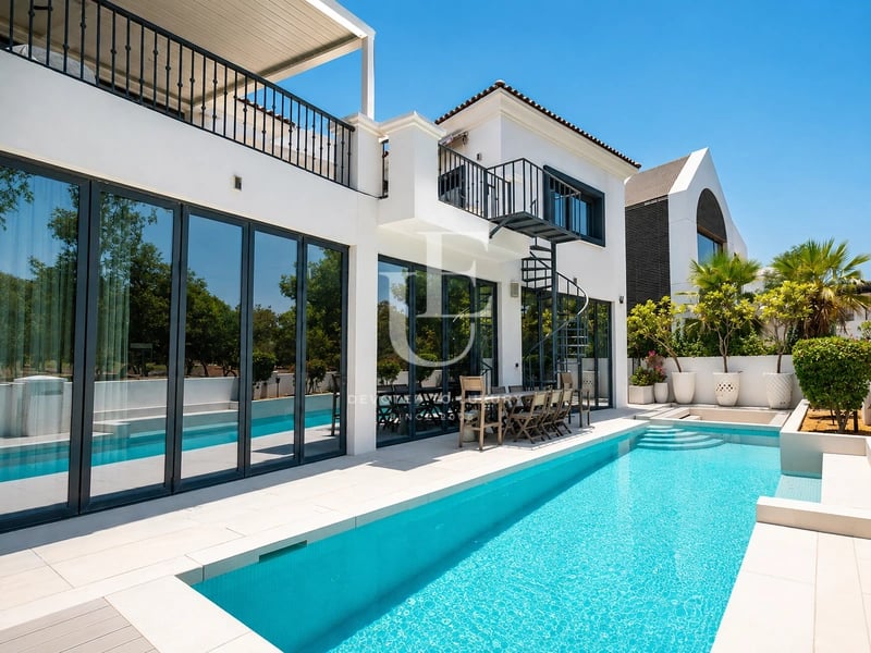 Луксозна вила с 5 спални и гледка към голф игрището в Jumeirah Golf Estates