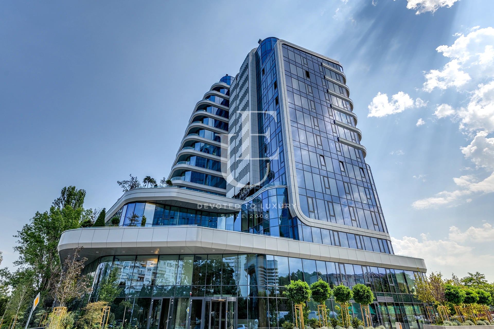 NV Residences - просторен тристаен апартамент за продажба