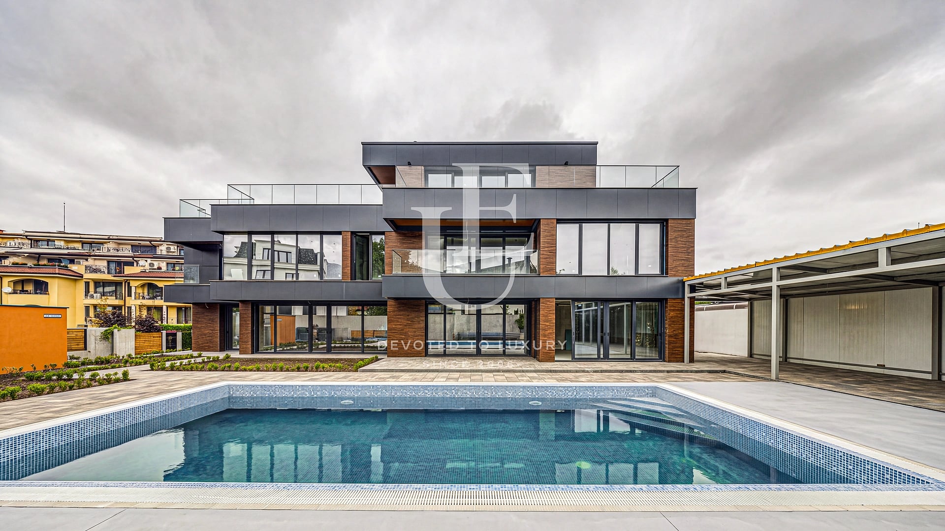 Urban Residence with Private Pool and Panoramic Rooftop Terrace