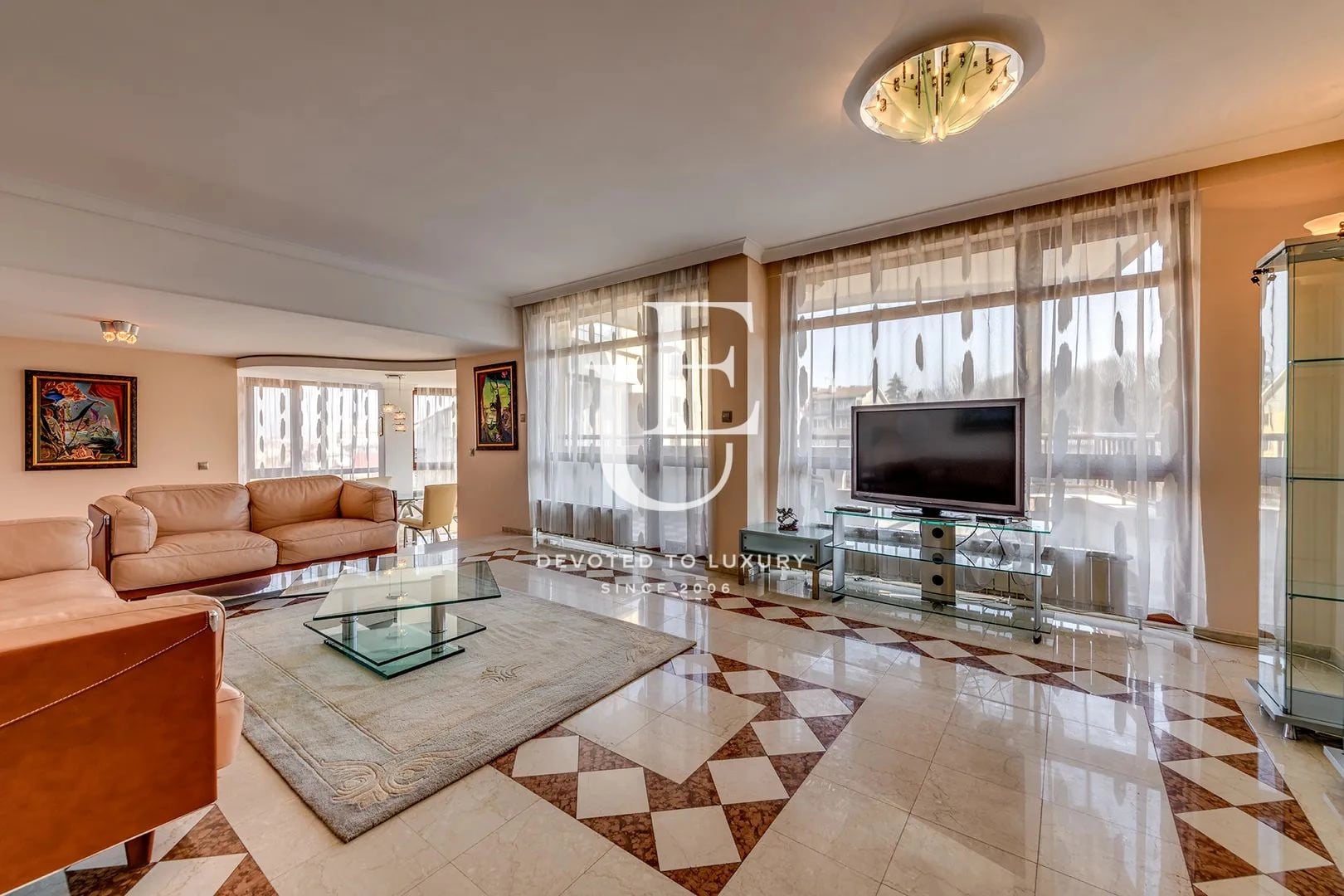 Spacious four-room apartment for sale near the "Vishneva" stop in the Lozenets district, Sofia.