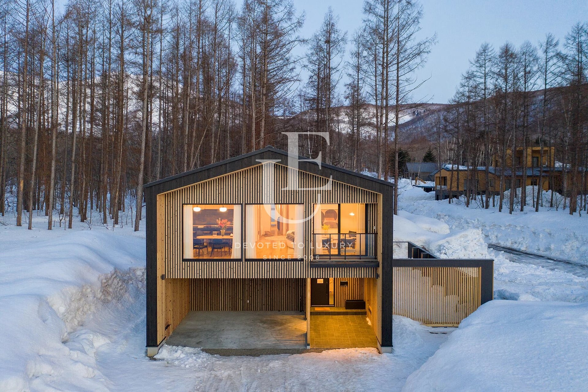Modern mountain villa with three bedrooms and panoramic views of Mount Yotei in Japan