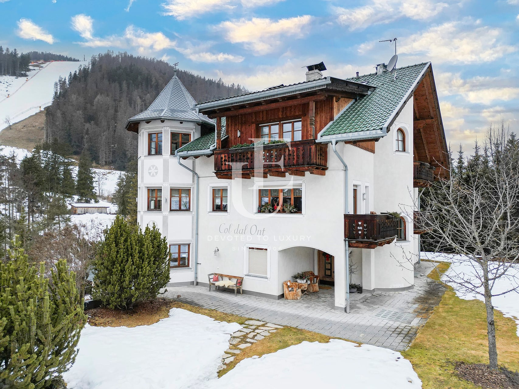 Alpine chalet steps from the ski slopes in the Dolomites