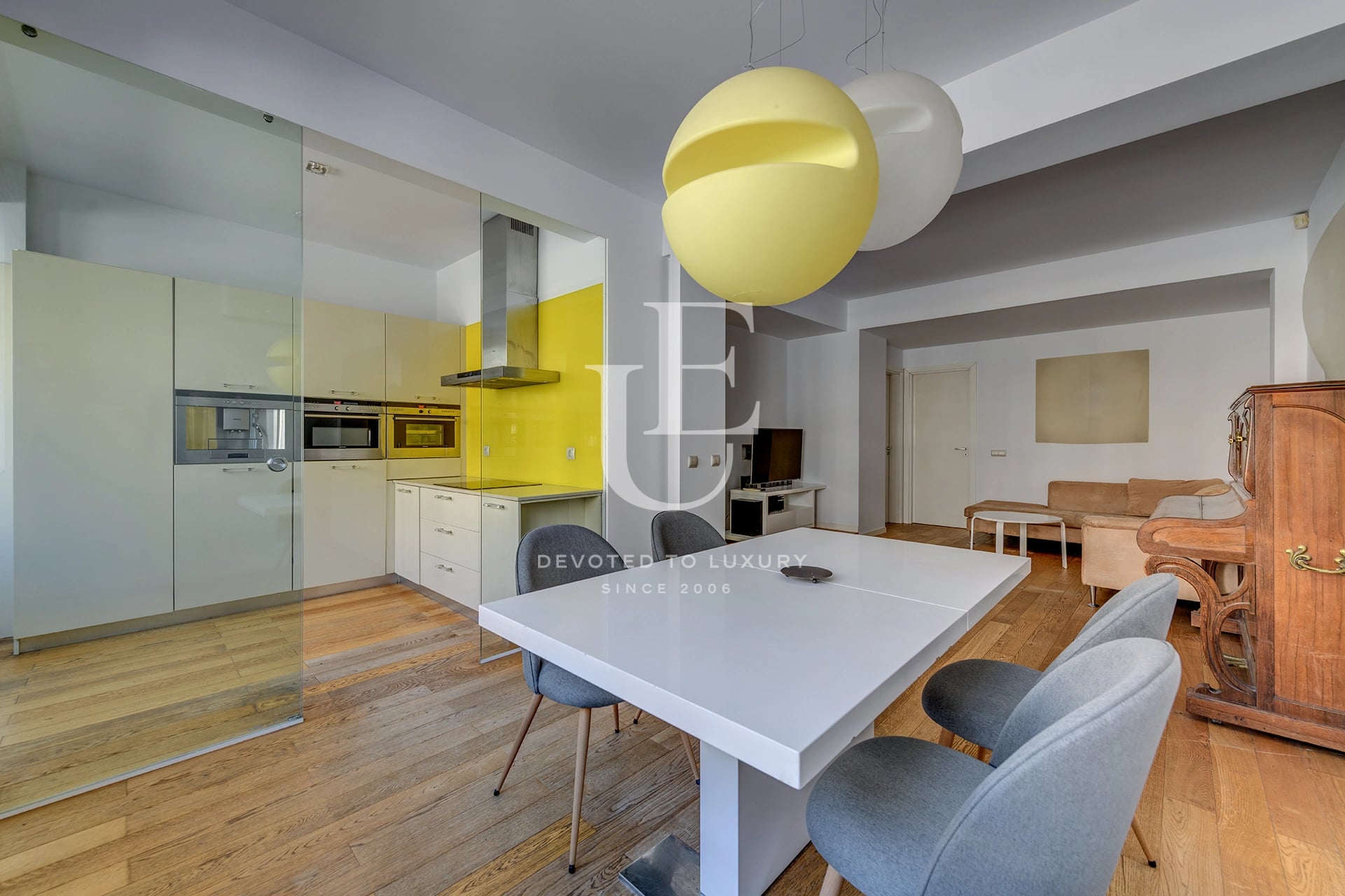 Lovely apartment just meters from the National Palace of Culture (NDK)