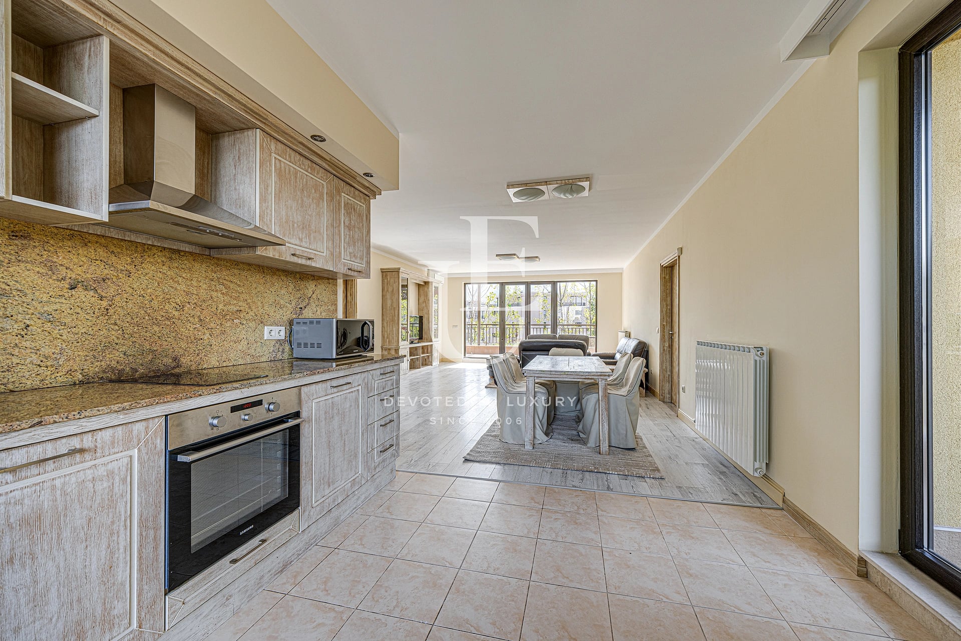 Spacious and sun-filled apartment for sale, featuring large terraces and breathtaking mountain views.