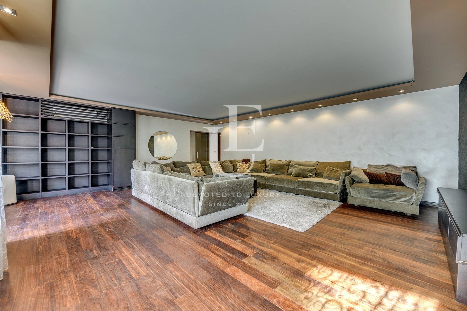 Spacious, multi-room apartment at the entrance to South Park!