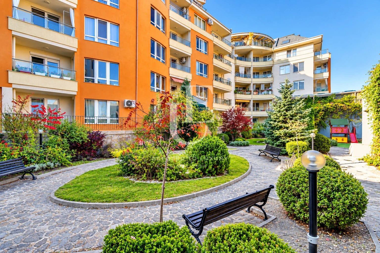 Three-room apartment with an impressive 75 sq.m. terrace near South Park