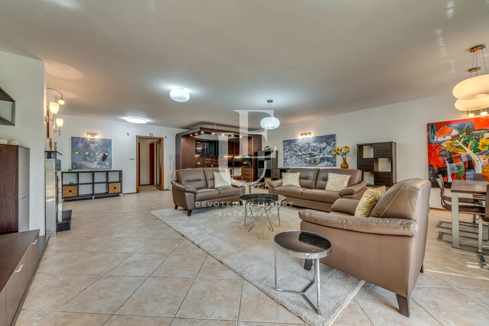 Beautiful Panoramic Apartment for Rent with 3 Bedrooms in Oborishre Qt.
