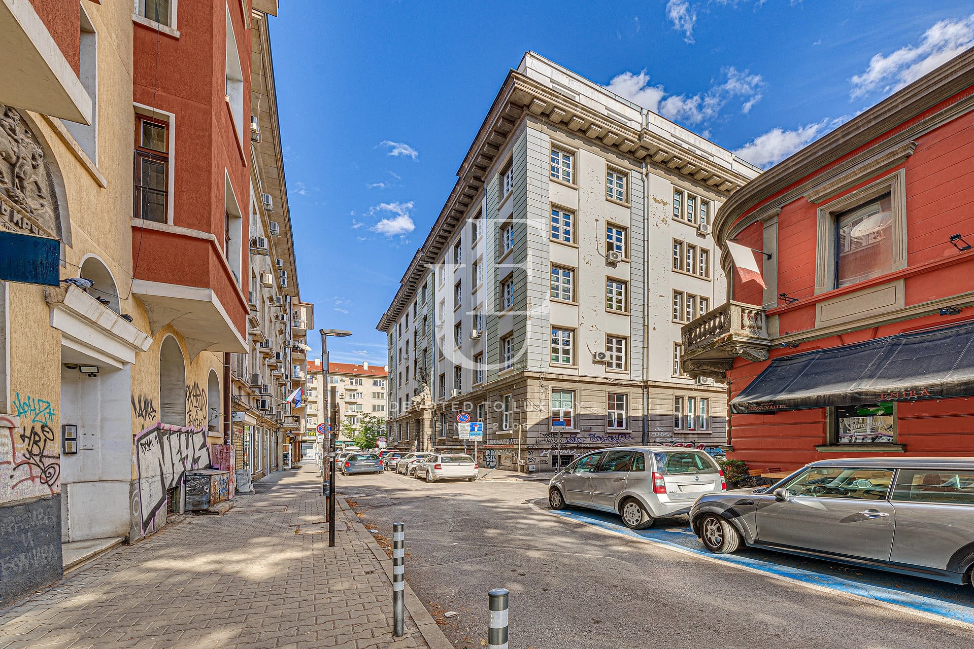 Тристаен апартамент на метри от пл. Славейков за продажба